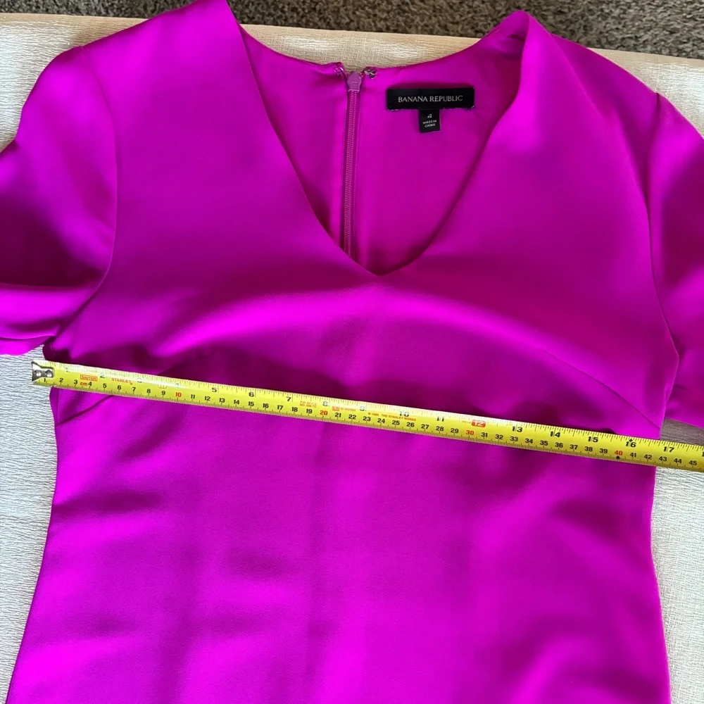 Elegant Banana Republic Magenta V-Neck Bell Sleeve Shift Dress. Size 4 - Picture 6 of 7